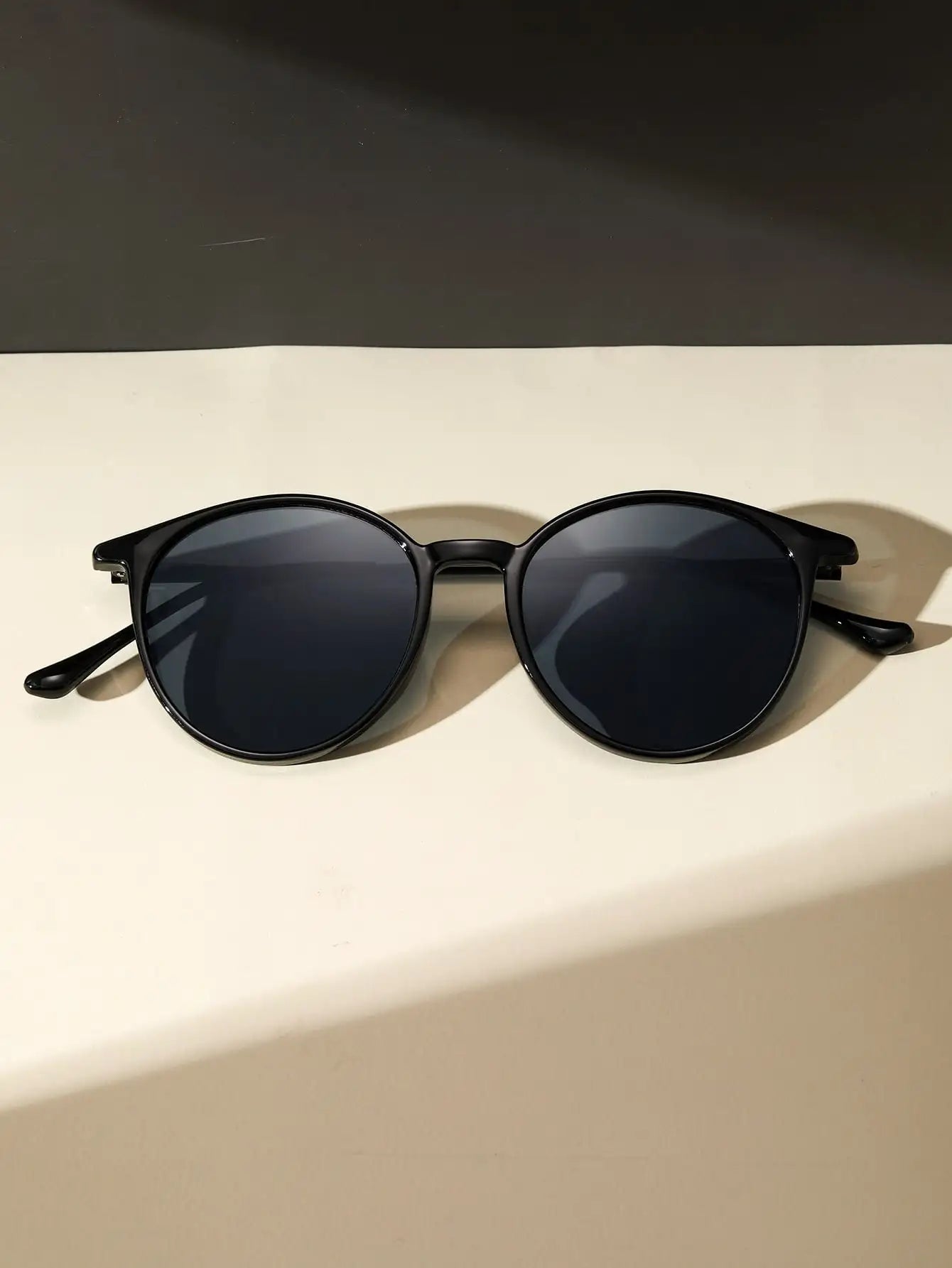 Óculos de Sol Black Round